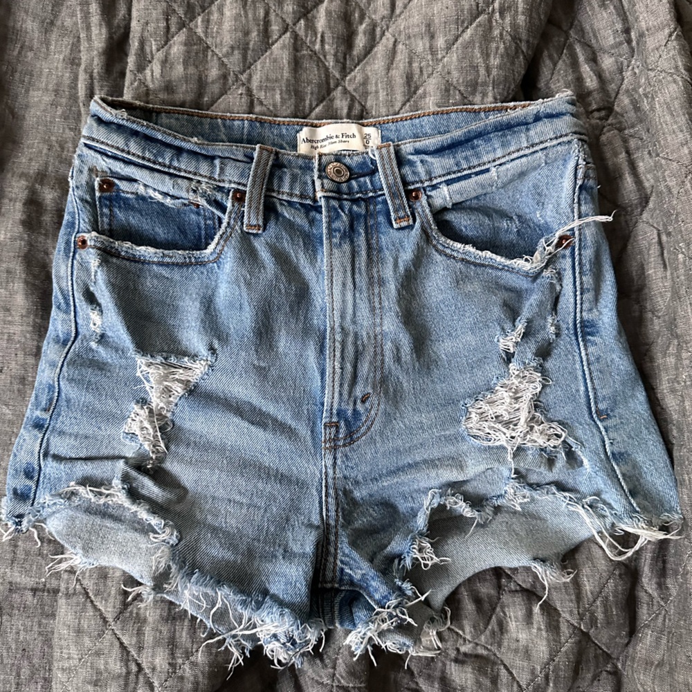 Abercrombie & Fitch Mom Short in High Rise size 25/0, $23